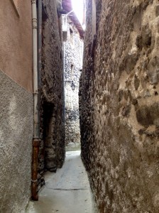 narrow street in saint-martin vesubie