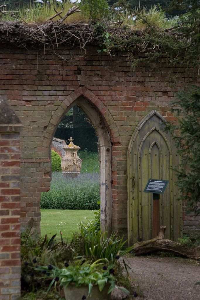 illustrating arched doorway